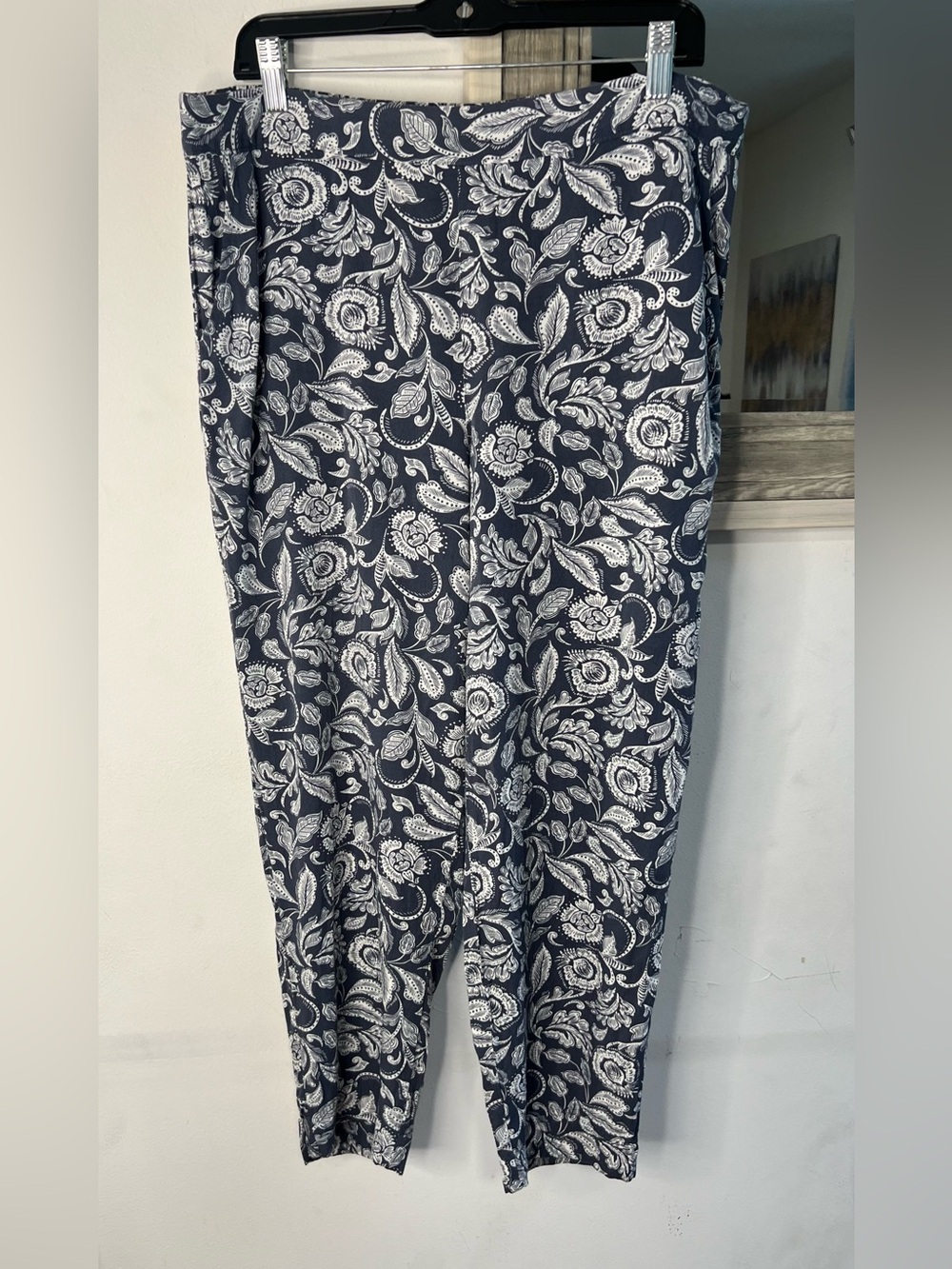 Jessica Simpson Navy and White Paisley Capris
